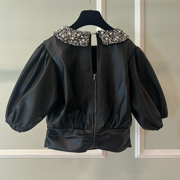 Faux Leather puff sleeve top - Picture 2 of 4